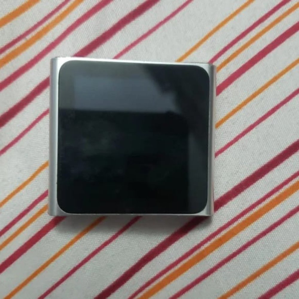 Apple 16GB iPod Nano 6th Generation (power button not working)